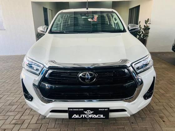 TOYOTA HILUX 2.8 D-4D TURBO DIESEL CD SRX 4X4 AUTOMÁTICO
